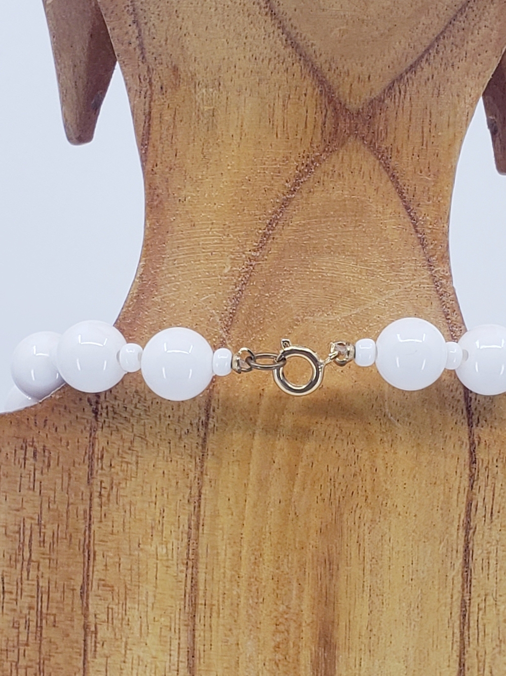 A2021 Classic White Long Lucite Beaded Necklace 12.5" - Picture 3 of 5